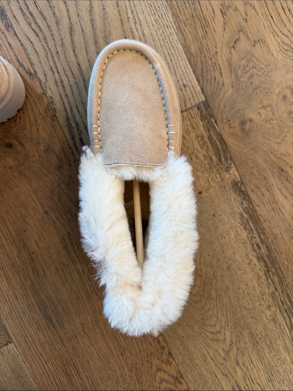 UGG Women's platform UGGs in light Chestnut - Picture 2 of 6